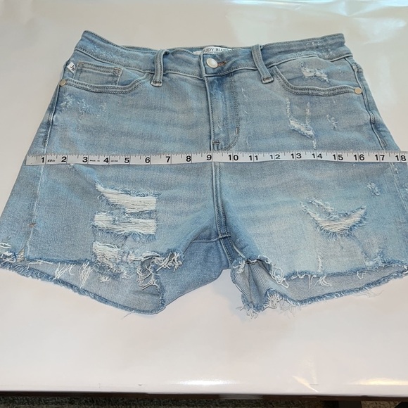 Judy Blue Light Wash High Rise Shorts Size L - Picture 5 of 16